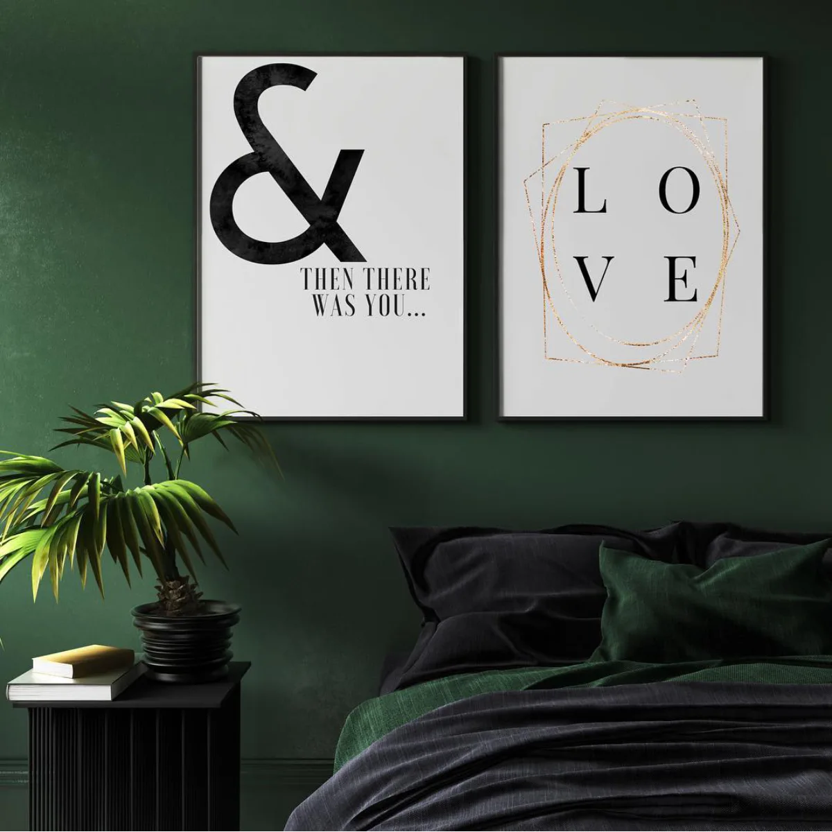 Inspirasi cat kamar tidur warna hijau emerald tua (dark green) yang bold, dihiasi hiasan dinding tipografi hitam putih dan tanaman hias di samping tempat tidur.