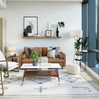 Ruang keluarga rapi dengan rak penyimpanan dan barang tertata yang mendukung kebiasaan hidup teratur