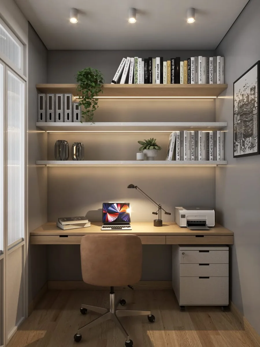 Pandangan hadapan ruang kerja kecil yang memaparkan meja kayu, kerusi pejabat berwarna coklat, dan rak dinding bertingkat yang diterangi lampu LED tersembunyi.