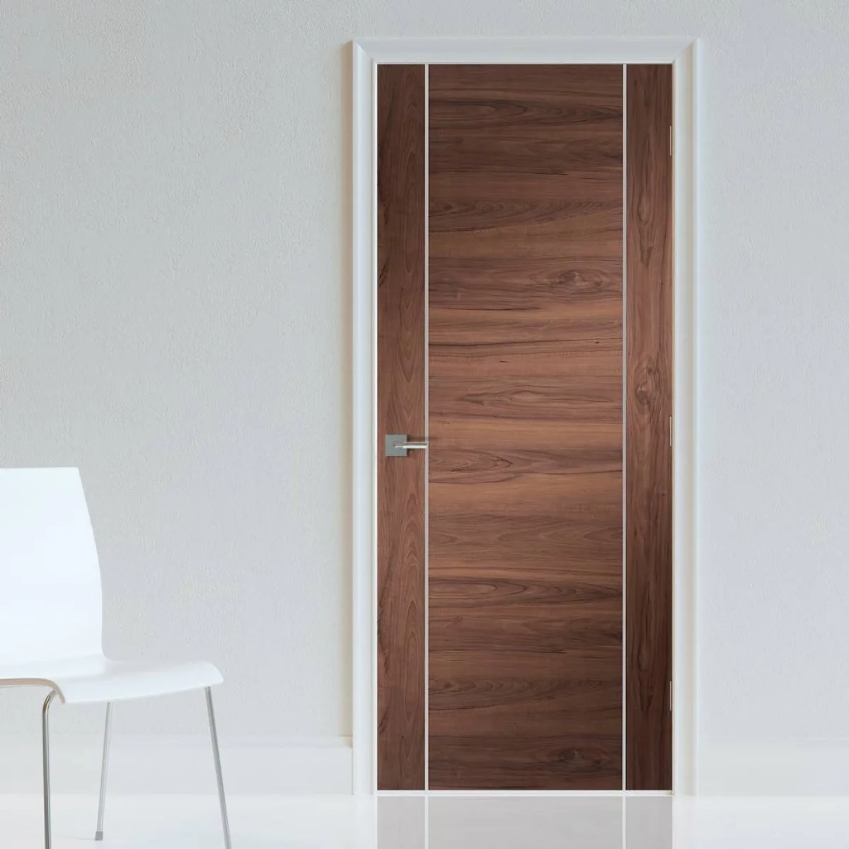 Pintu minimalis kayu dengan susunan panel balok horizontal lebar dan kusen putih.