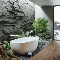 Kamar mandi modern bernuansa alam dengan bathtub putih, dinding batu bertekstur, lantai kayu, dan tanaman hijau di dalam ruangan.